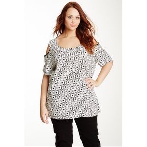 Pleione Cold Shoulder SS Blouse Black Dais…